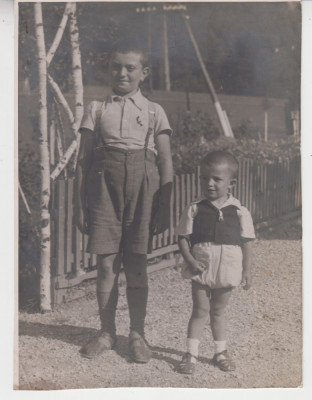 M1 A 4 - FOTO - Fotografie foarte veche - copii la tara - anii 1950 foto