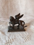 Leu &icirc;naripat, statuie bronz miniatura