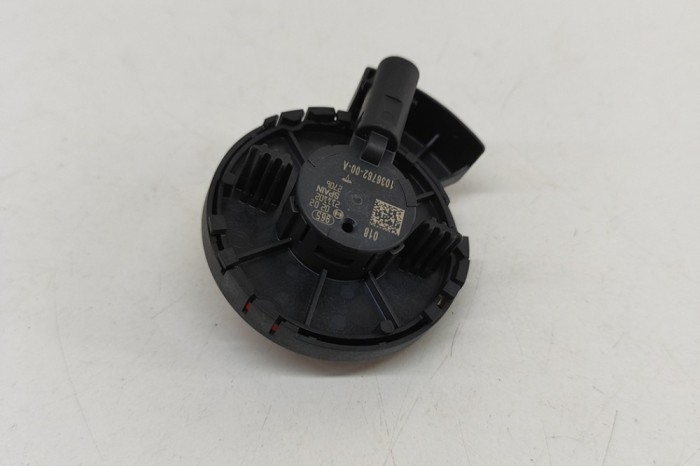 Senzor de impact lateral dreapta TESLA MODEL Y 2022 OEM: 1036762-00-A 29982843