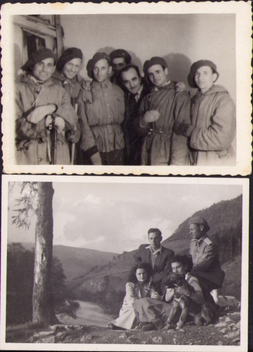 M804N Lot de 2 fotografii v&acirc;nători de munte rom&acirc;ni 1949