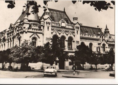 CPIB 15736 CARTE POSTALA - ORADEA. BIBLIOTECA REGIONALA, AUTOTURISM DE EPOCA foto