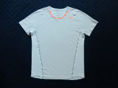 Tricou Nike Dri Fit. Marime M: 56 cm bust, 71 cm lungime; impecabil foto