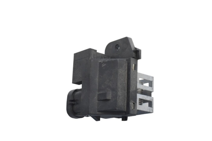 Releu ventilator de răcire NISSAN JUKE F16 2021 OEM: 255509263R 18309180