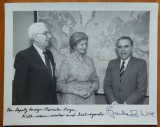 Fotografie la ONU , Maria Groza , Charles Wick (autograf) si Mircea Malita ,1984