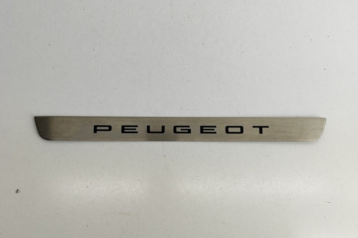 Ornament prag dreapta față PEUGEOT 2008 II 2024 OEM: 98532023RW 27957439