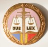 INSIGNA JUDECATOR ( MOV DESCHIS ) JUS LEX 50 MM JUSTITIE MAGISTRAT MAGISTRATURA ( CITITI DESCRIEREA ), Romania de la 1950