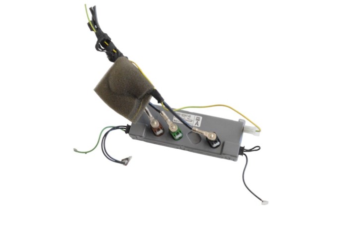 Amplificator de antena JAGUAR XJ X351 2011 OEM: AW93-18C847-AB 21662369