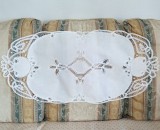 Napron/ Centru de masa Vintage din bumbac cu broderie belgiana cu panglici