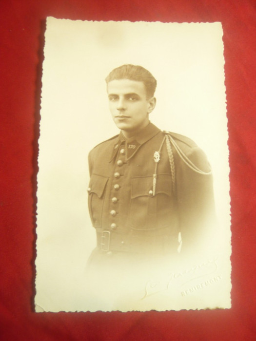 Fotografie - Militar cu insigna de Regiment si nr.120 pe petlite