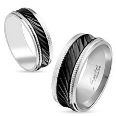 Verighetă din oțel în culoare argintie, fâșie neagră cu striații diagonale, crestături, 8 mm - Marime inel: 70