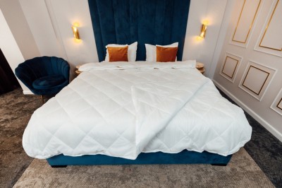 Pilota antialergica patru anotimpuri PureDream 4 Seasons Coneltex, dimensiuni 140x210 cm, dreptunghiulara, culoare alba, umplutura fibra siliconizata, foto