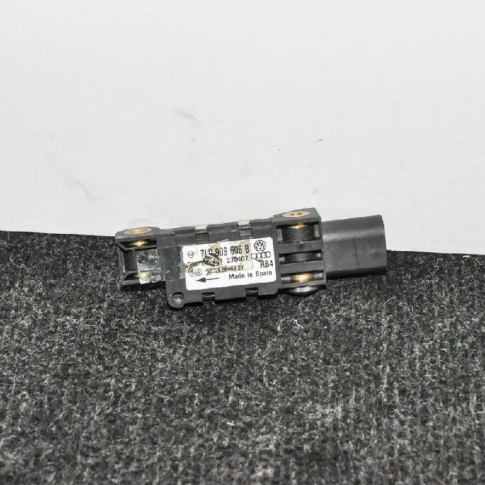 Senzor de impact st&acirc;nga față AUDI A6 4F2, C6 2008 OEM: 7L0909606B