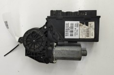 Motor macara geam ușă dreapta față AUDI A8 D3 4E2, 4E8 2005 OEM: 5WK45672,4E1959802B 29019210