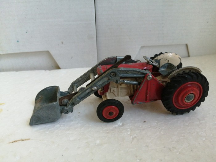 bnk jc Corgi 53 Massey Ferguson Tractor