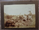 Militari romani cu tun, militari pe o banca, perioada interbelica// 2 fotografii, Romania 1900 - 1950, Portrete