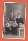AMS - FOTO, TUTULESTI - JUD. VALCEA, TANARA FAMILIE, 1933