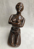 Statueta din ceramica infatisand o femeie dezgolita