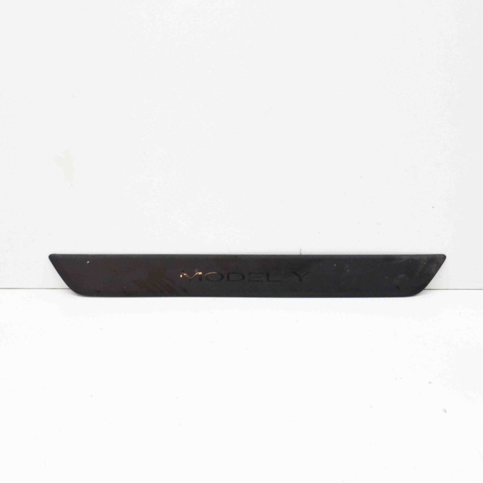 Ornament prag dreapta față TESLA MODEL Y 2020 OEM: 1494301-00-A