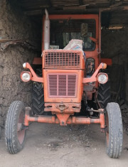 Tractor 650 cu disc, plug si remorca foto