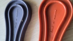 RARE= 2 PALETE DIN PLASTIC ROMANESTI ANII 80 - SE JUCA CU O MINGE DIN BURETE