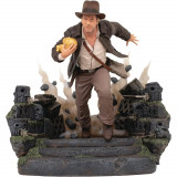 Figurina Indiana Jones Raiders of the Lost Ark Deluxe Gallery PVC Escape with Idol 25 cm, Diamond Select Toys