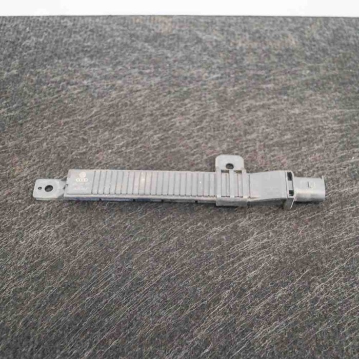 Amplificator de antena AUDI A8 D2 4D2, 4D8 2001 OEM: 4D0907277