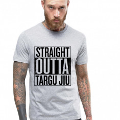 Tricou barbati gri cu text negru - Straight Outta Targu Jiu - XL
