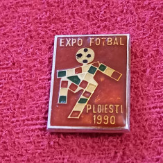 Insigna - Expo Fotbal 1990 Ploiesti (mascota "CIAO" - Italia)