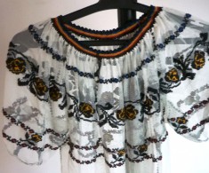Ie costum popular Oltenia 1 foto