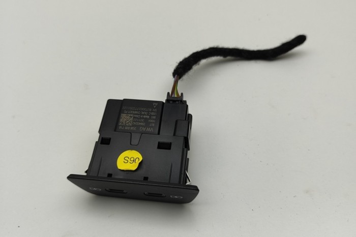 USB VW T-ROC A11 2023 OEM: 2G6035718 30438534