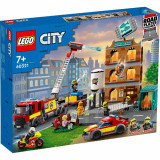 LEGO City Brigada de Pompieri 60321 cu camion, fabrica si 5 minifigurine