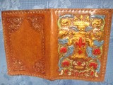 5343-Invelitoare piele colorata Heraldica regala Rege copil incoronat cu crin.