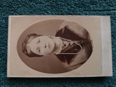 SUPERBA fotografie , anul 1890 ,atelier celebru MAYER SI GERSTL BUCAREST. Distinsa doamna .De colectie .Dimensiuni 11 cm x 6 cm foto