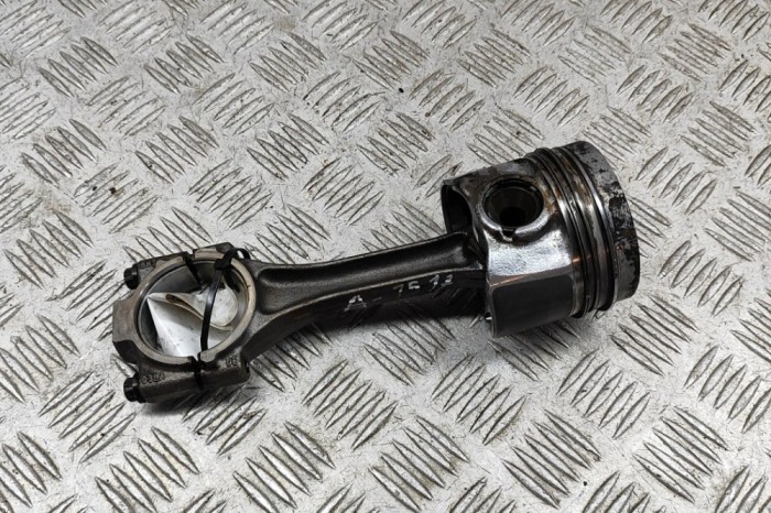 Piston VW PASSAT Variant B8 3G5 2016 OEM: 04L107065D,03L105401A 31601807