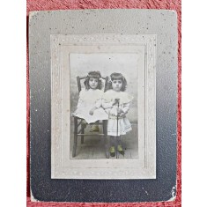 Fotografie tip CDV, doua surori, inceput de secol XX