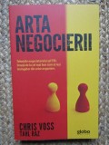 Arta Negocierii - Chris Voss &amp; Tahl Raz, Editura Globo, 302 pagini, Editie Necartonata, Carte Economie, Afaceri