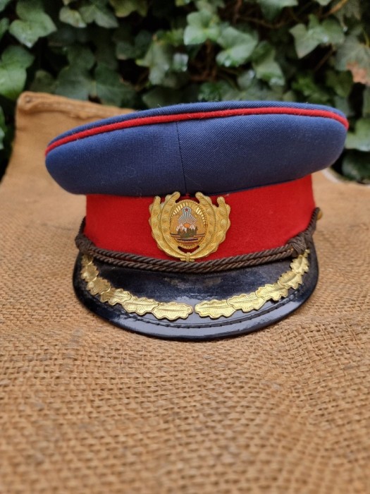 Cascheta de ceremonie, de ofiter RSR, fabricata in 1978, masura 57