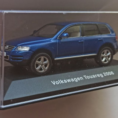 Macheta Volkswagen VW Touareg MK1 7L 2006 albastru - IXO/Altaya 1/43