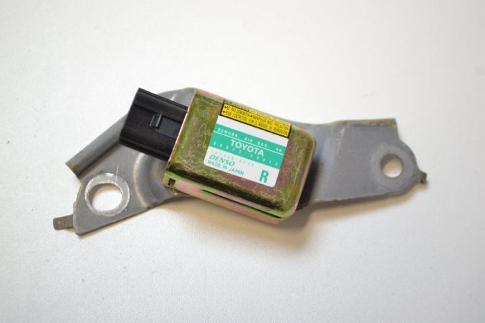 Senzor de impact dreapta spate LEXUS RX _U3_ 2007 OEM: 89833-48010 2245070
