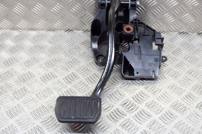 Pedala de fr&acirc;nă TESLA MODEL 3 2018 OEM: 1044691-00-D 13719011