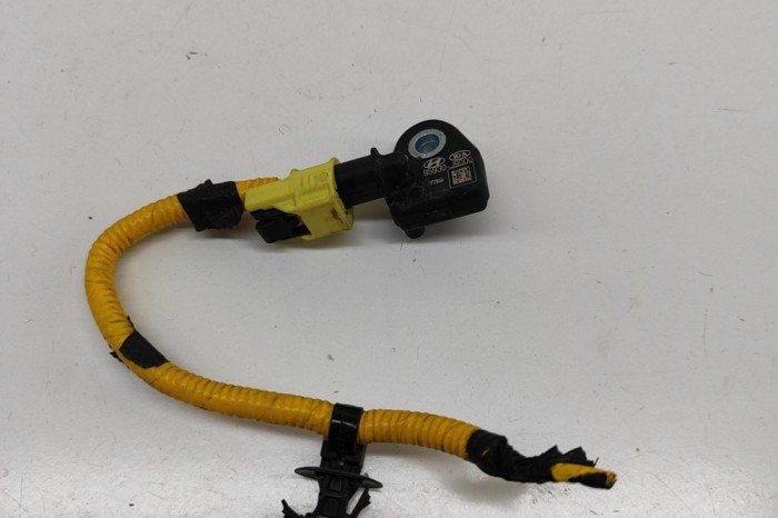 Senzor de impact dreapta spate HYUNDAI KONA 2022 OEM: 95930-J9000 29956209
