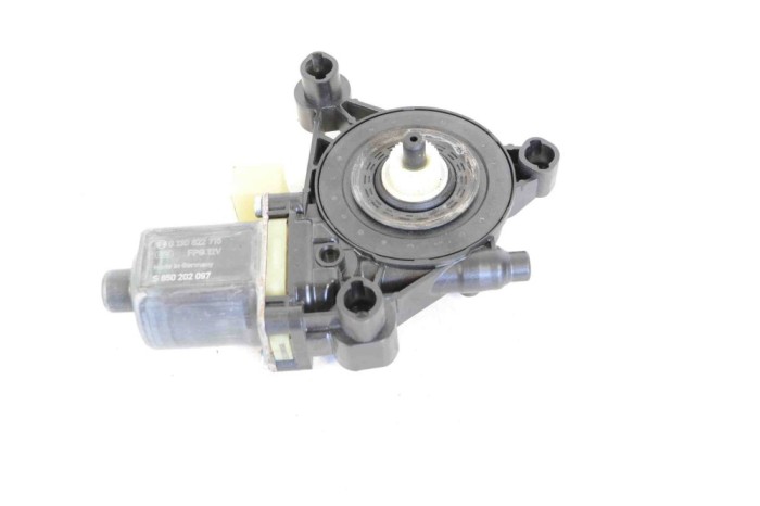 Motor macara geam ușă st&acirc;nga spate VW GOLF VII 5G1, BQ1, BE1, BE2 2015 OEM: 5Q09598014 4135511