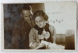 Fotografie tip Carte postala, Militar cu sotia si copilul, 1934