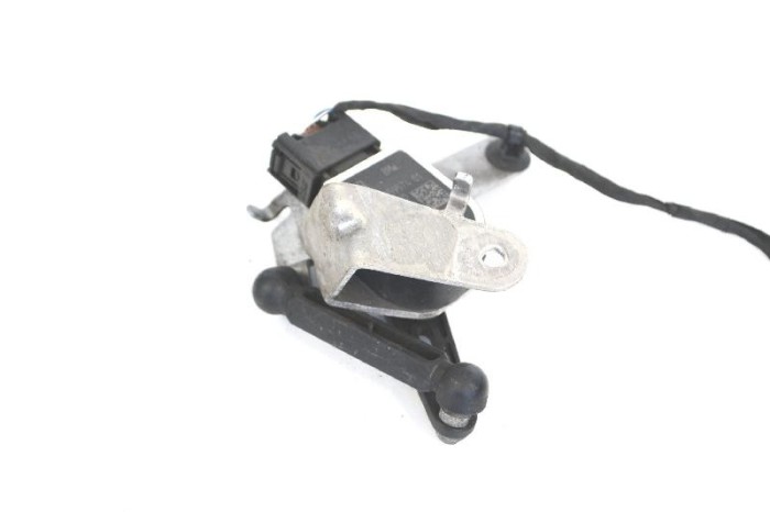 Senzor de nivel &icirc;nălțime st&acirc;nga spate BMW 7 G11, G12 2016 OEM: 6869137959574 4040308