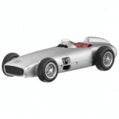 Macheta 2.5 L FORMULA 1 RACE CAR W 196 R (1954) foto