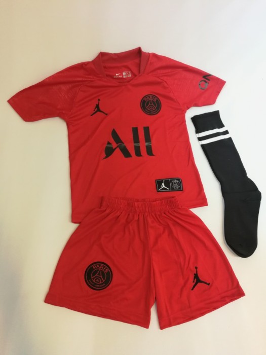Echipament/compleu -tricou/sort copii PSG - MBAPPE model 2020 + BONUS Echipament/compleu -tricou/sort copii PSG - MBAPPE model 2020 + BONUS