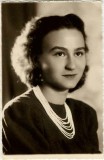 P2937N T&acirc;nără cu mărgele, 1945, București