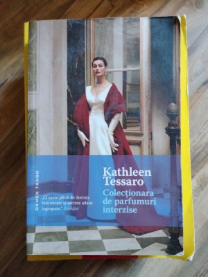 Kathleen Tessaro - Colectionara de Parfumuri Interzise foto