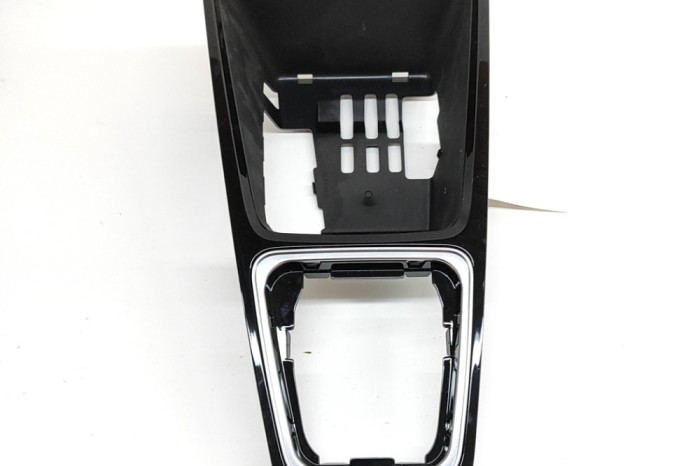 Ornament consola centrală SKODA OCTAVIA IV Combi NX5 2024 OEM: 5E8863212J | 29010659
