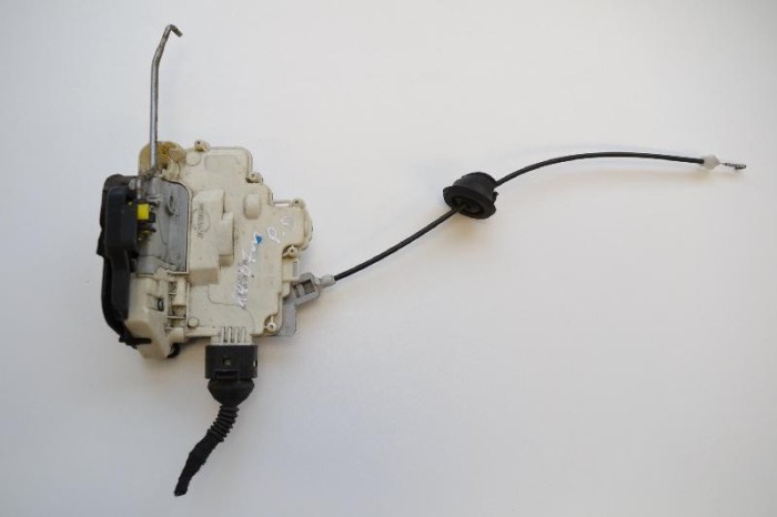 &Icirc;ncuietoare ușă dreapta față AUDI A4 8EC, B7 2007 OEM: 8E2837016AA 1773758